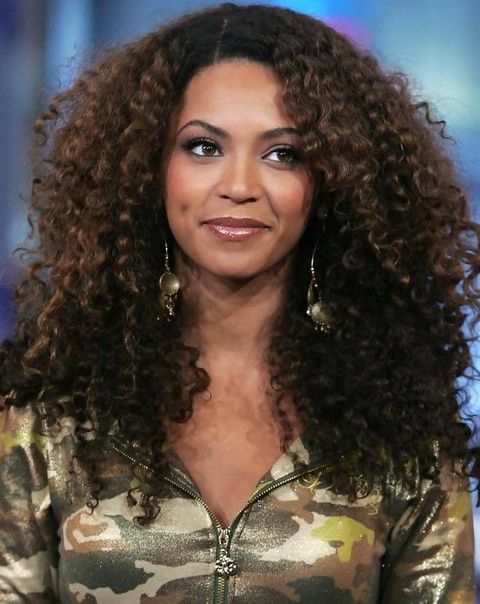 Beyonce dark color long curly hair style